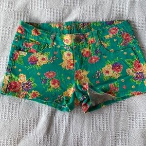 Size 5 Wallflower shorts